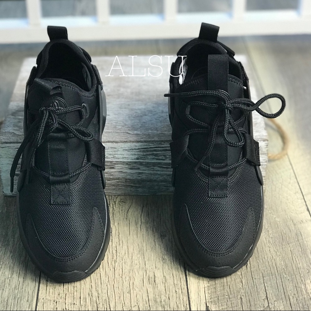 NWT Nike Air Huarache City Low Black WMNS - Picture 3 of 7